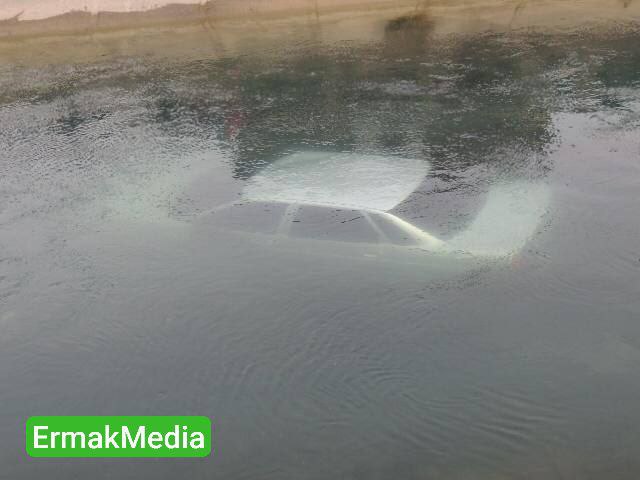 В Дагестане машина вылетела с дороги и оказалась в воде