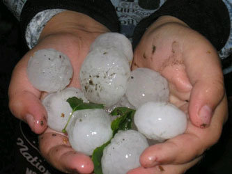 Здоровые  градины завалили Новосибирск