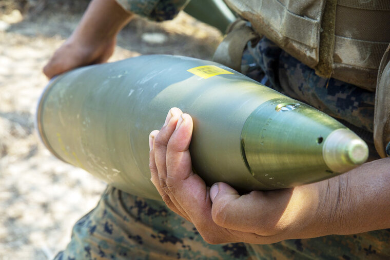 ЕС обещает поставить 1 млн снарядов для Украины к весне