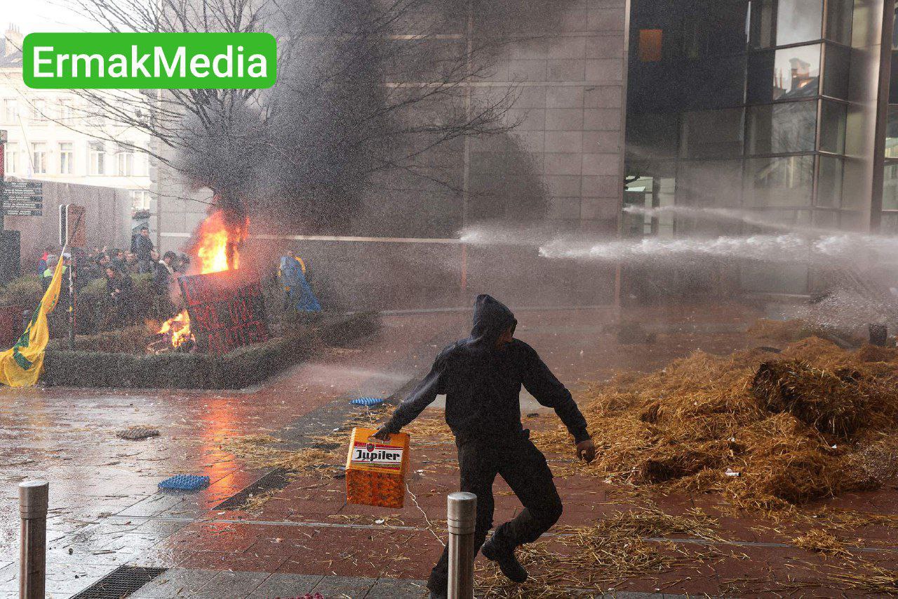 Битва водомета и фекаломета на улицах Брюсселя