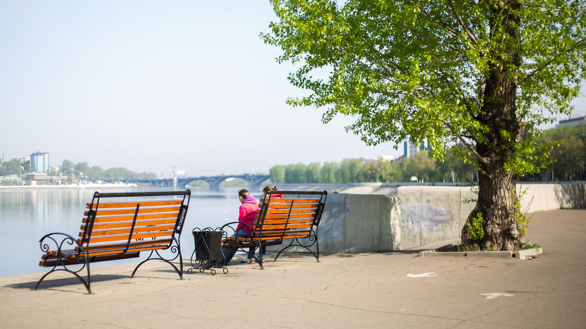 Женщина и двое детей спасены во время переворота катамарана в Иркутске