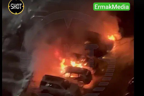 Легковушки сгорели дотла в Питере