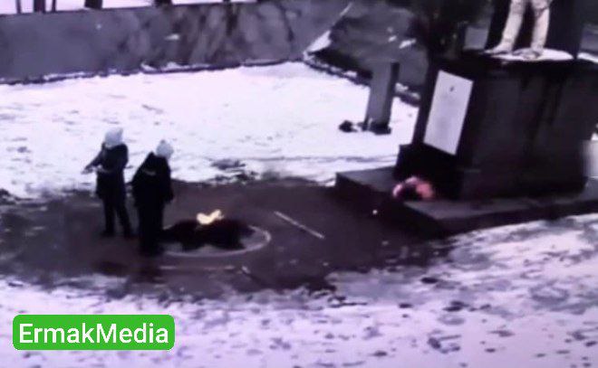 Малолетние хулиганы потушили Вечный огонь в Петербурге 