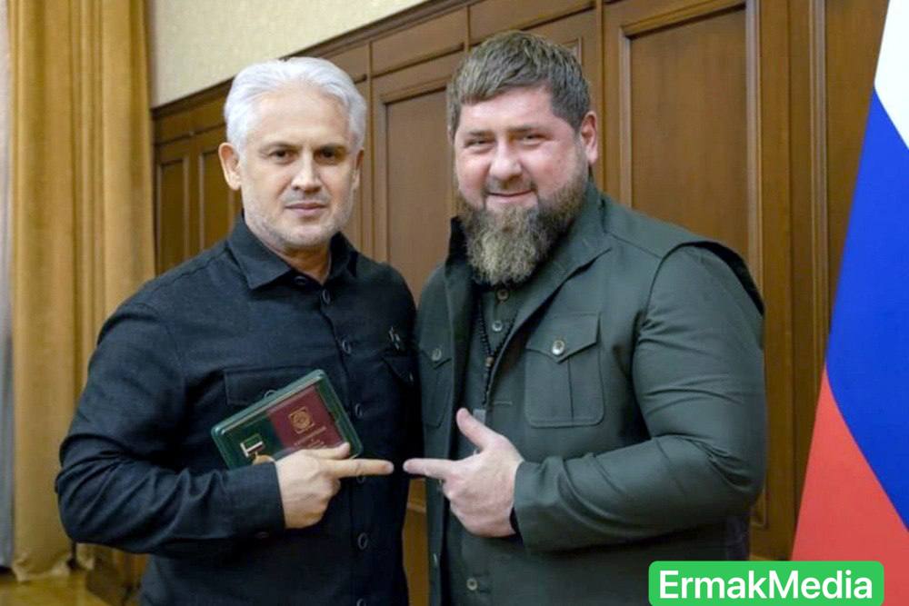 «Везде свои люди»