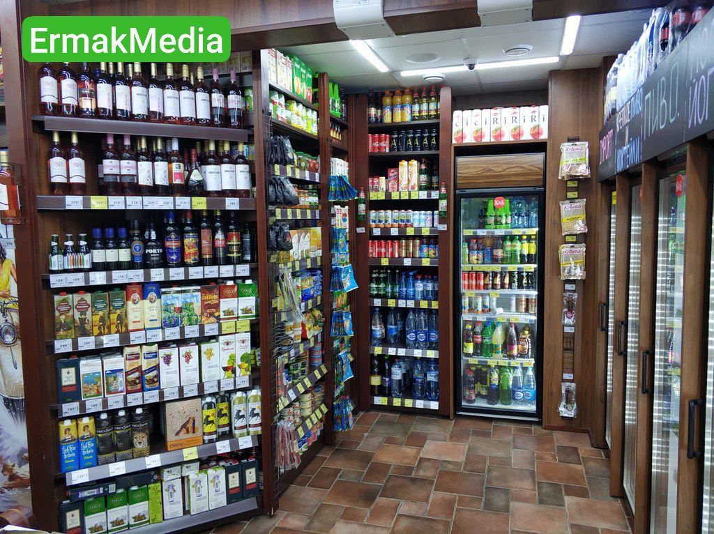 Сотрудники алкомаркета избили посетителя за попытку украсть пакетик сухариков