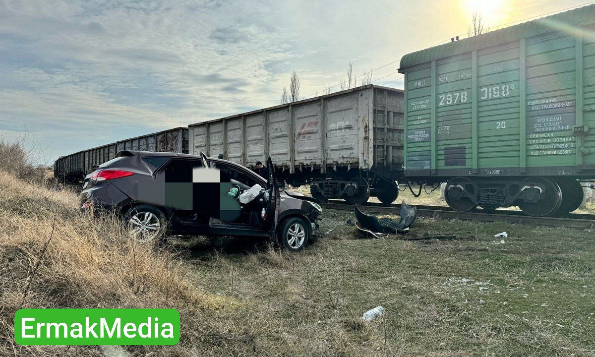 В схватке легковушка – поезд проиграли дети 