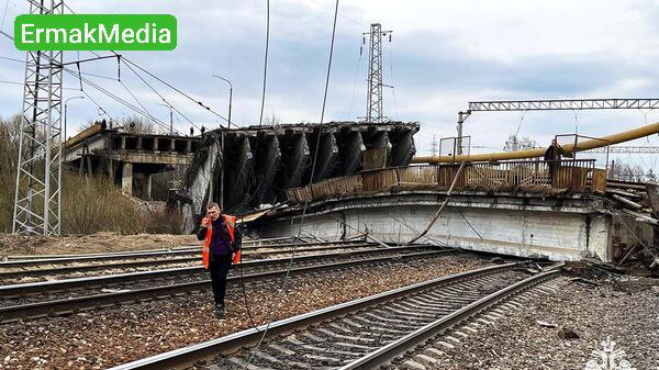 Обрушение автомобильного моста в Смоленской области
