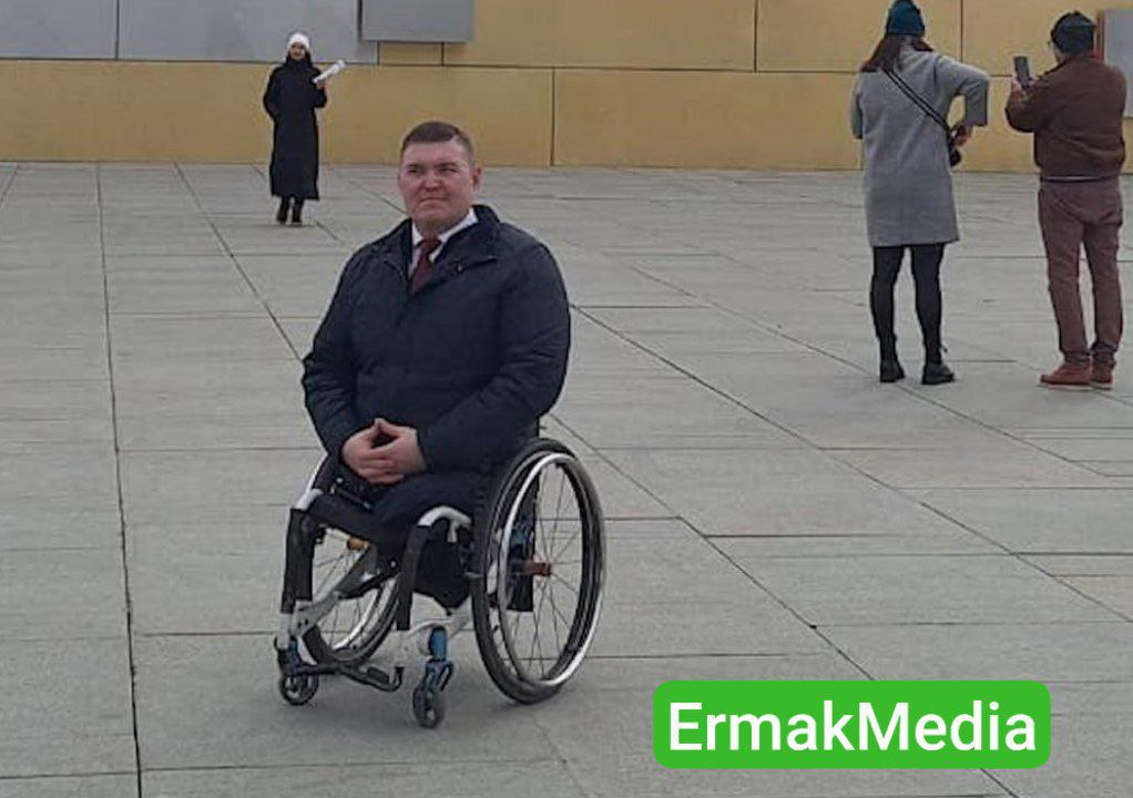 Башкирского депутата инвалида заставили протирать номера 