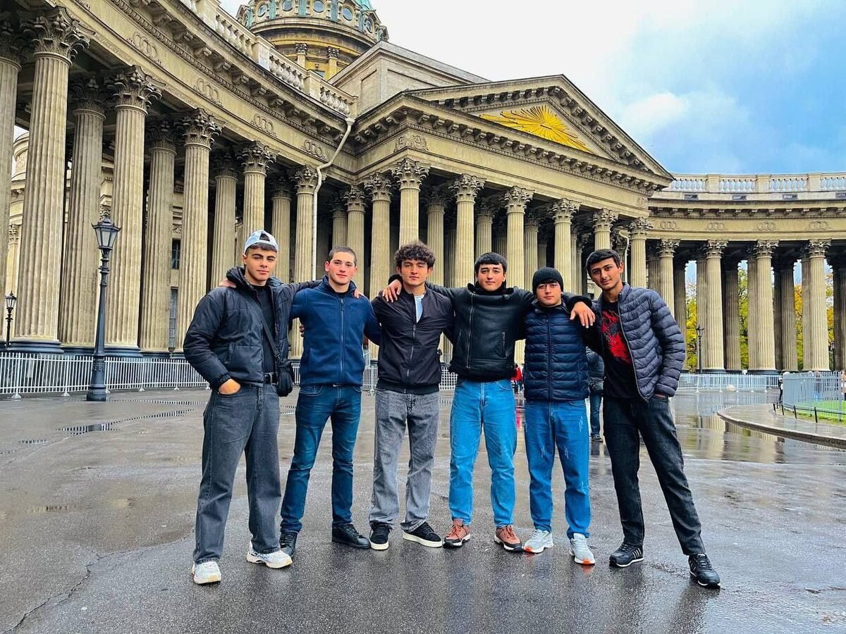 Банда подростков из Азербайджана разнесла Петербург: драки, вандализм и мошенничество в соцсетях