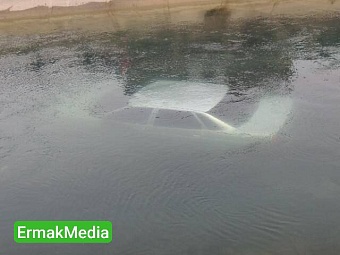 В Дагестане машина вылетела с дороги и оказалась в воде