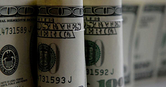 Ограничение на снятие наличной иностранной валюты продлят после 9 марта