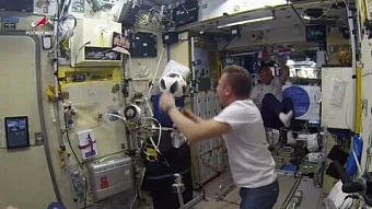 Космонавт из Екатеринбурга сыграл в футбол на МКС