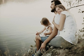 Родители умершей девочки в Красноярске обвиняются в необеспечении необходимыми продуктами