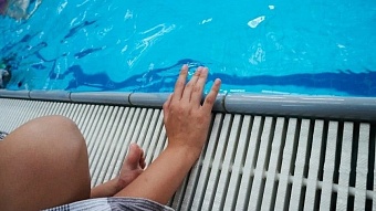 Десять россиян отравились в бассейне в Новокузнецке 