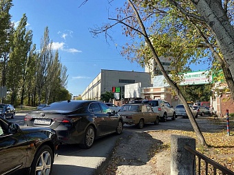 В Крыму образовались очереди на заправках 