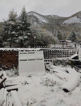 Снег удивил жителей российского региона в День Знаний