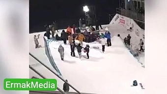 Трамплин провалился, не выдержав веса участников