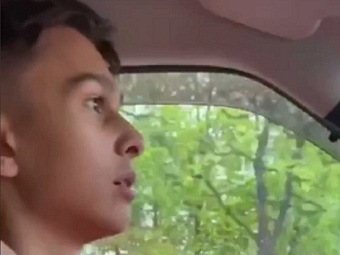 Сын чиновника обиделся на учительницу и оскорбил ее. Пришлось извиняться