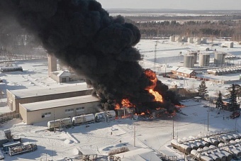 Бензовоз и железнодорожные цистерны загорелись в Ангарске 