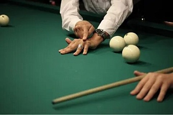 В одной из саун Москвы мужчина заколол приятеля бильярдным кием