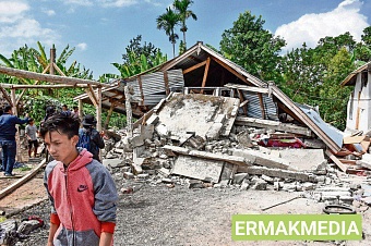 Десятки жертв землетрясения в Индонезии 