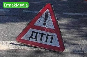 На пункте оплаты грузовик раздавил легковушку