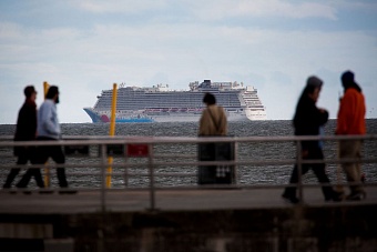 Вспышка заболевания на круизном лайнере, 300 человек страдают от недуга 