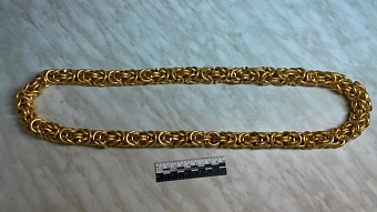 Уральские таможенники задержали россиянина с четырехкилограммовой золотой цепью  