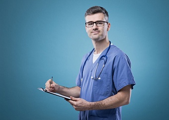 Мужчина из Омска чуть не потерял пенис из-за использования вазелинового масла для его увеличения