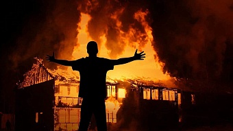 Мужчину не позвали отметить 9 мая, поэтому он поджёг дом с детьми