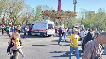 Упал аттракцион с детьми в Оренбурге