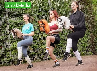 Я люблю свою лошадка, причешу ей шерстку гладко…