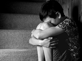 Женщина снимала порно со своим 9-летним сыном