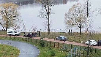 В Санкт-Петербурге в пруду обнаружили сумку с ногами женщины 